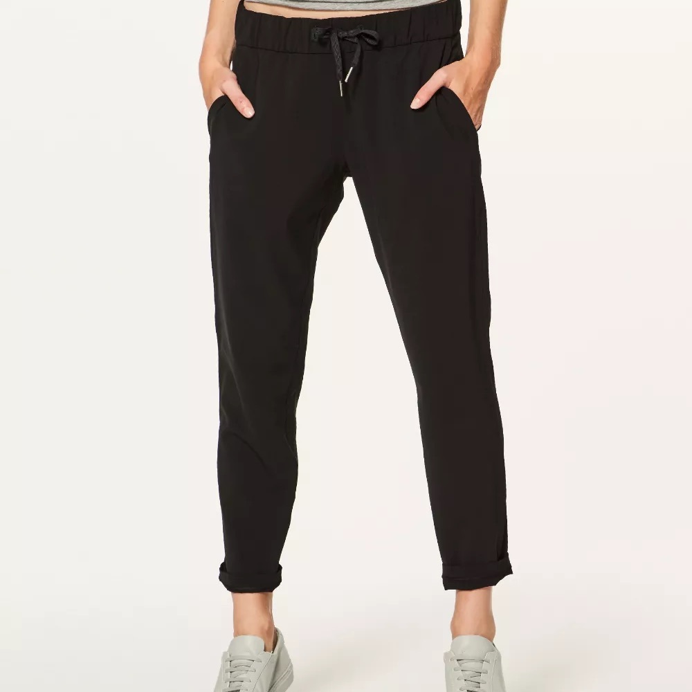 Lululemon on the fly black pants size 2